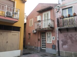 Gualtieri Sicaminò, Casa indipendente in vendita in largo pellegrini, 7